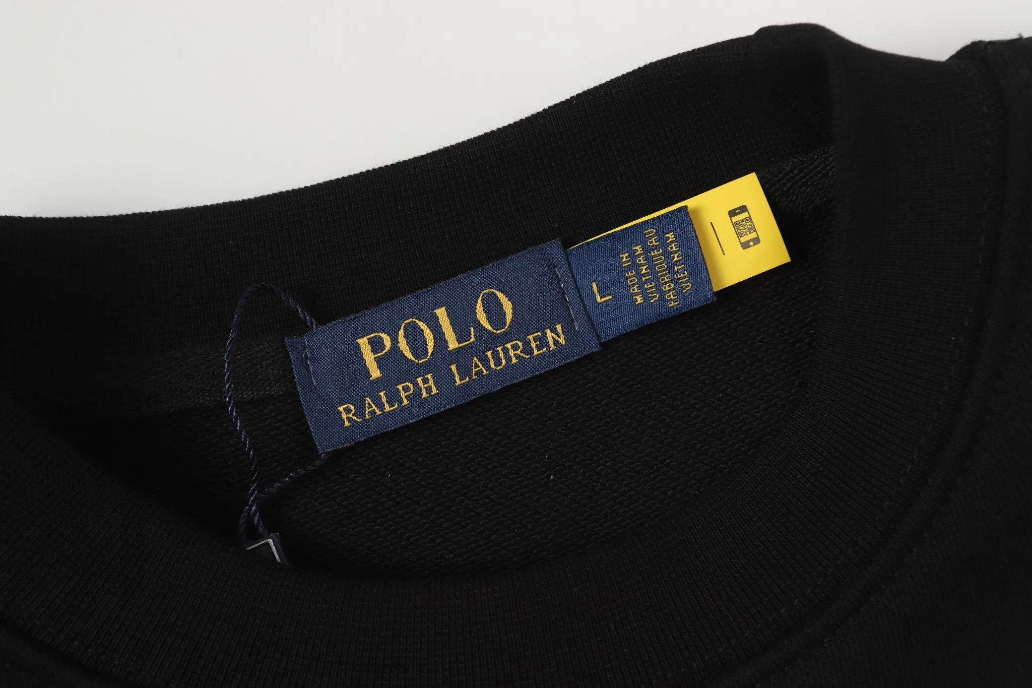 P200 Long-term stock] RalphLauren/Ralph Lauren 2025 autumn and winter new bear letter print 420g heavy large terry sweatshirt Ralph Lauren's age-reducing item, the coat fabric is made of 85% cotton ➕15% polyester, which not only retains the softness, comfort and breathability of cotton, but also adds the wear resistance and wrinkle resistance of polyester fiber, making the clothes more durable and easy to care for. Even in slightly cooler weather, you won't feel stuffy when wearing it. This kind of fabric has a natural crisp feel and is not easy to pill or deform. The bear on the chest is printed with English letters. It is full of color, full of three-dimensionality, and lifelike, adding a bit of liveliness and interest to the whole sweatshirt. There is no pressure to dress, regardless of age or gender. Complete accessories! Color: black, white, navy blue, light floral gray Size: M-L-XL-XXL
